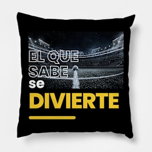 SCTX008 - El que sabe se divierte - Fondo estadio Pillow