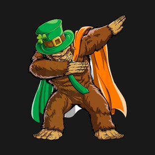 Dabbing Bigfoot St Patricks Day Men Leprechaun Irish T-Shirt