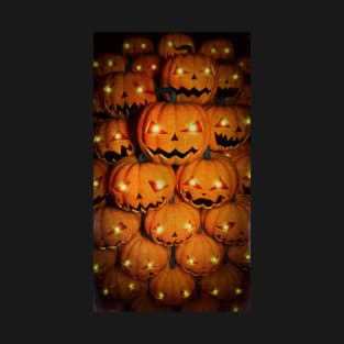 Halloween pumpkins with luminous eyes. T-Shirt