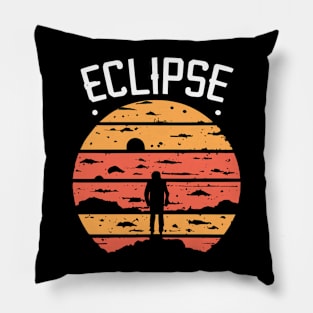 solar eclipse 2024 vintage Pillow