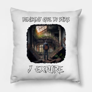 Pendant que tu dors, j'explore - urbex Pillow