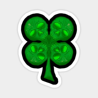 Four leaf clover skulls Magnet