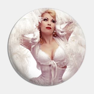 Pin-up Xarah as white burlesque angel with featherfans in burlesquestyle Pin