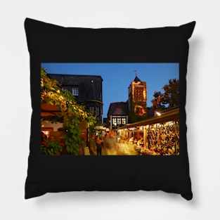 Drosselgasse, Rüdesheim, Rhine, Rheingau, Hesse, Germany, evening Pillow