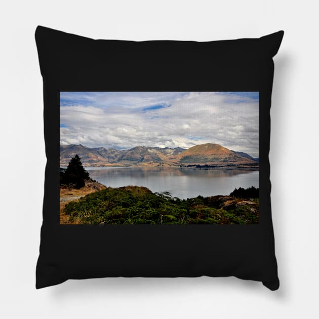 Nouvelle Zélande - Queenstown, Lac Wakatipu Pillow by franck380