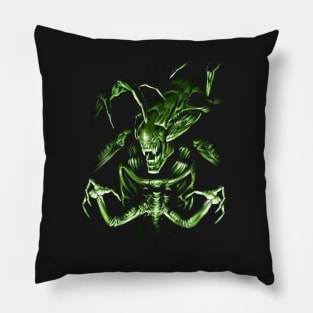 alien queen Pillow