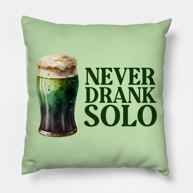 NEVER DRANK SOLO: THIS STOUT STARTS THE CRAIC Pillow by Eire