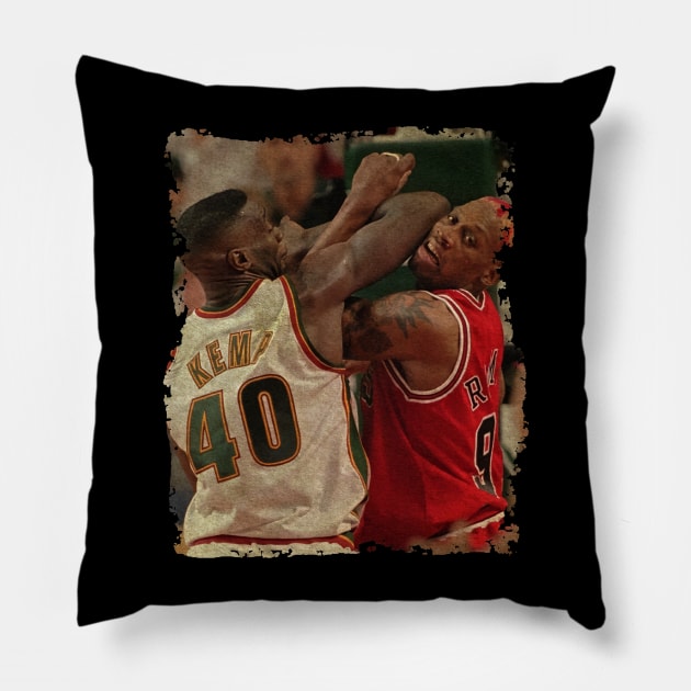 Shawn Kemp vs Dennis Rodman, 1996 Pillow by Omeshshopart