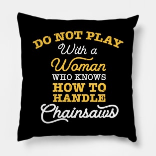 Do not play with a woman who knows how to handle chainsaws / chainsaw women Pillow