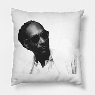 snoop dogg blewn blackwhite Pillow