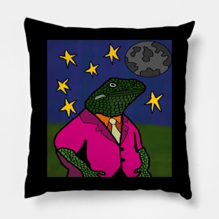 lizard looking at moon Pillow