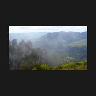 Foggy Three Sisters in the Blue Mountains T-Shirt