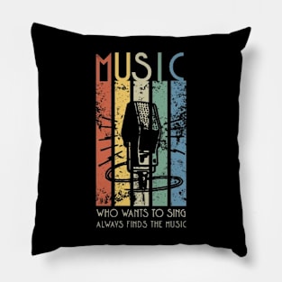 Music vintage everywhere Pillow