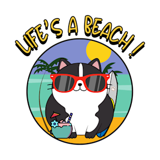 Funny fat cat is chilling on the beach T-Shirt