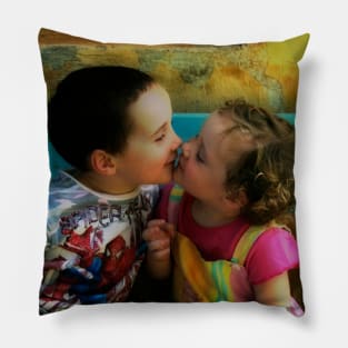 The kiss Pillow