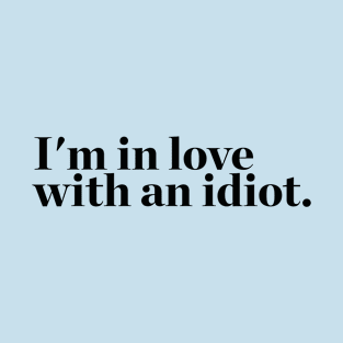 I'm in love with an idiot. quotes & vibes T-Shirt