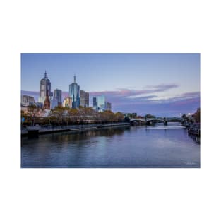 The Melbourne Skyline, the Yarra River and Princess Bridge, Victoria, Australia. T-Shirt