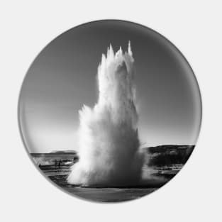 Geysir B&W Pin