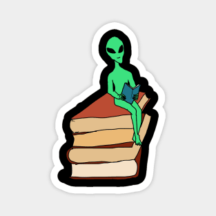 Alien reading Magnet