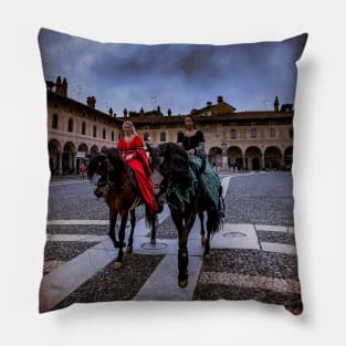 Medieval Historical Architecture Costume Dames Italy Pillow