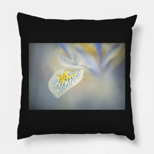 Iris close-up Pillow