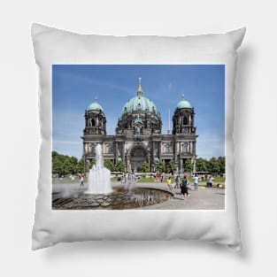 Berlin Cathedral and fountain in the Lustgarten, Berlin-Mitte, Berlin, Germany Pillow