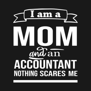 mom and an accountant nothing scares me T-Shirt