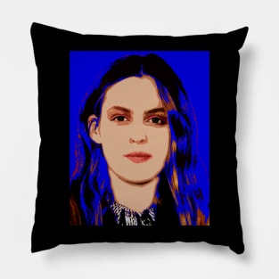 riley keough Pillow