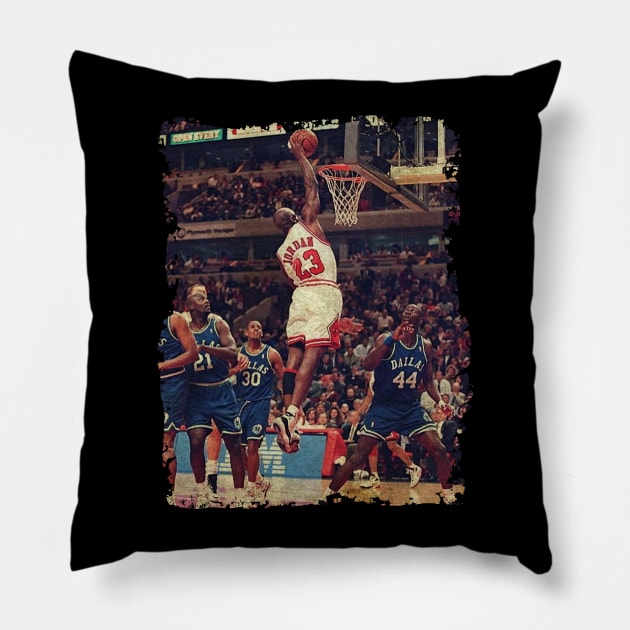 Michael Jordan vs Dallas Mavericks, 1995 Pillow by Omeshshopart