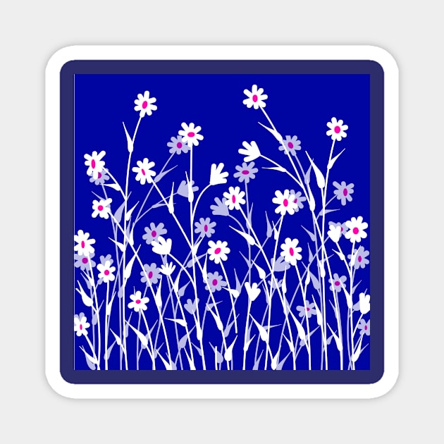 Weiße Blumen auf Blau. Weiß, rosa, blau. Magnet by Virginia-Noir