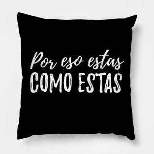 Por eso estas como estas - white letters design Pillow