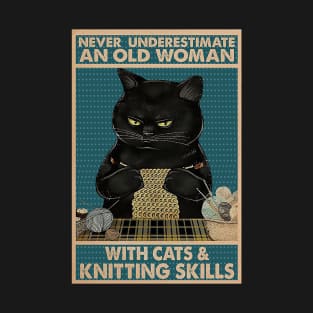 Never underestimate An old Woman With Cats And Knitting Skills T-Shirt