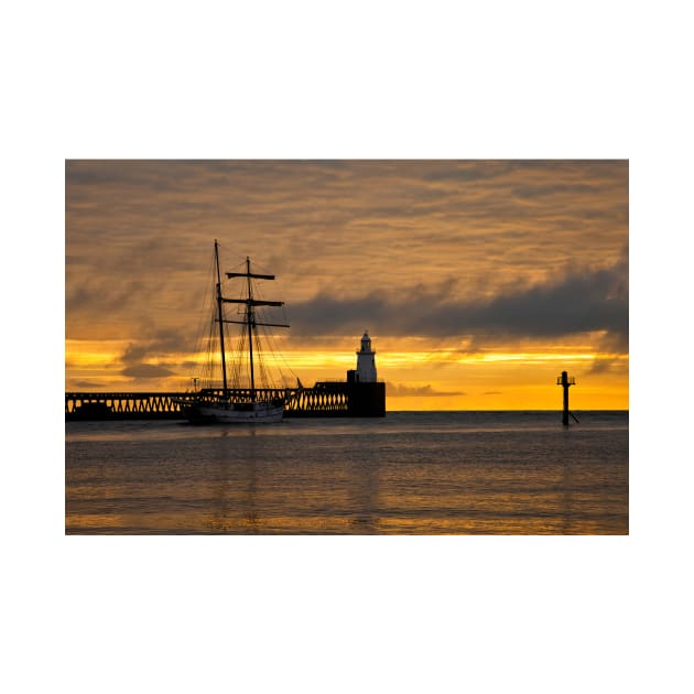 The Flying Dutchman leaving port by Violaman