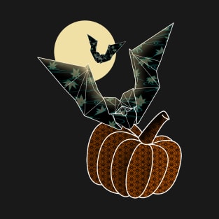 Happy halloween: origami bats, moonlight and pumpkin T-Shirt