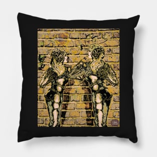 Graffiti Hearts [Digital Figure Illustration] Colour-Mash Version 1 Pillow