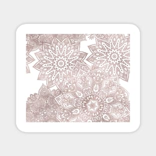 Rose gold mandala - snow white Magnet