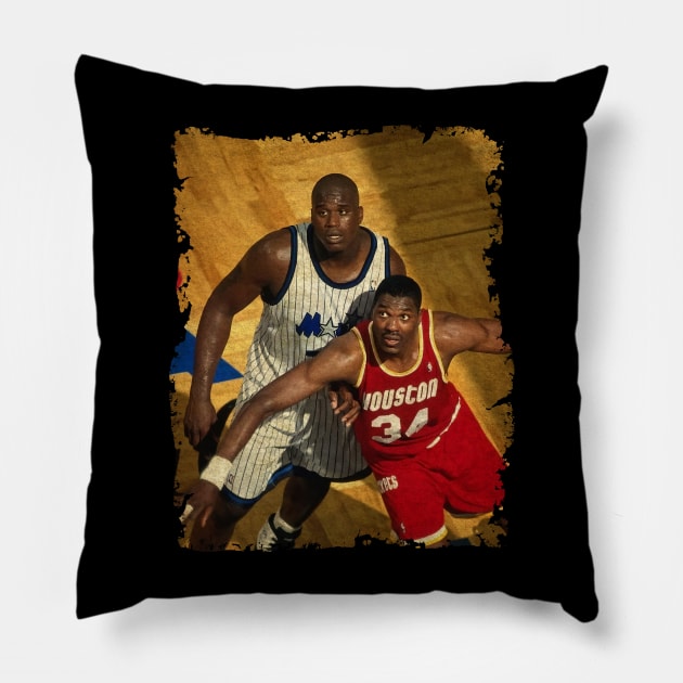 Hakeem Olajuwon vs Shaquille O'Neal in The 1995 NBA Finals Pillow by Omeshshopart