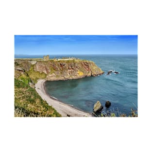 The ruins of Dunnottar Castle on the Aberdeenshire coastline, Scotland T-Shirt