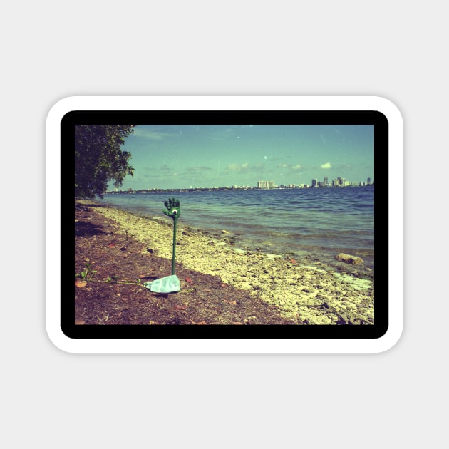 Tralfamadorian by the beach Magnet by Vinwritten