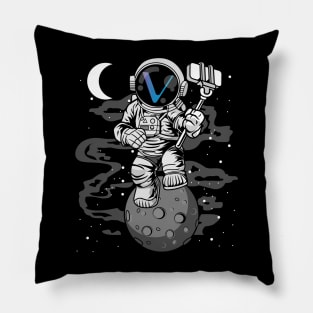 Astronaut Selfie Vechain Crypto VET Coin To The Moon Token Cryptocurrency Wallet Birthday Gift For Men Women Kids Pillow