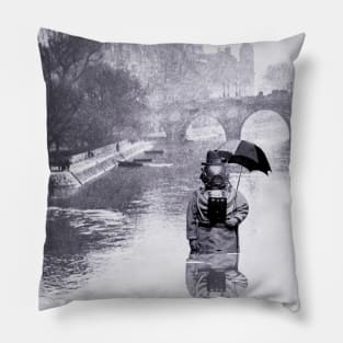 The frogman of Paris Pillow