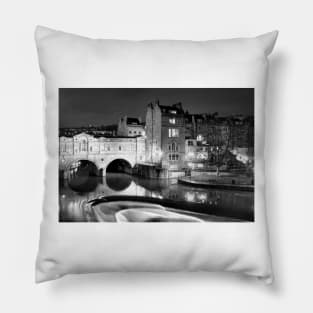 Pulteney Bridge and River Avon in Bath Pillow