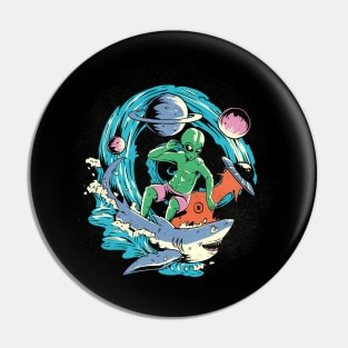 Alien surfing Pin