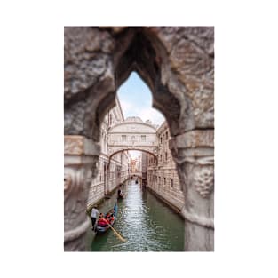 Bridge of Sighs in Venice, Italy T-Shirt