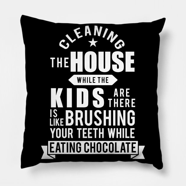 Putzen, wenn alle Kinder im Haus sind, ist doch wie Zähneputzen mit Schokolade im Mund! Pillow by schuhboutique-finke