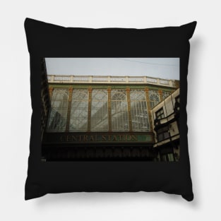 The Hielanman's Umbrella, Central Station, Glasgow Pillow