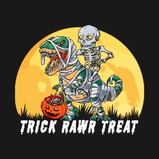 halloween t-rex mummy with skeleton chasing candies T-Shirt