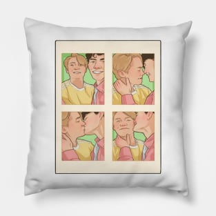 Alt Nick and Charlie - heartstopper photo booth scene Pillow