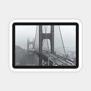 Golden Gate Close up bw Magnet