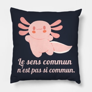 Cute axolotl with Voltaire quote : Le sens commun n&#39;est pas si commun Pillow